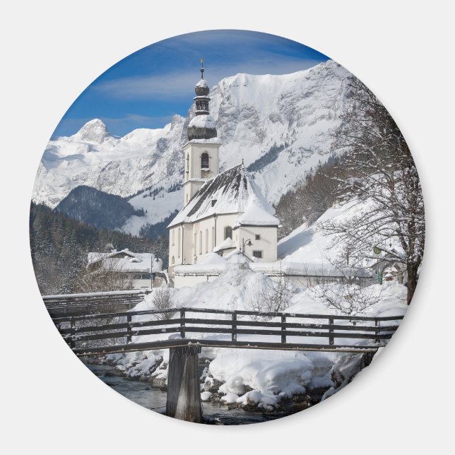 Imã Igreja na neve com montanhas alpinas (Frente)