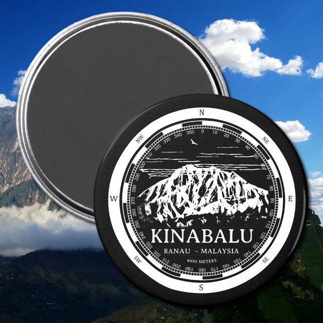 Imã Ilustração do Monte Kinabalu - Ranau Malásia Sabah (Mount Kinabalu Malaysia Magnet in Back with a white compass and mountain illustration)