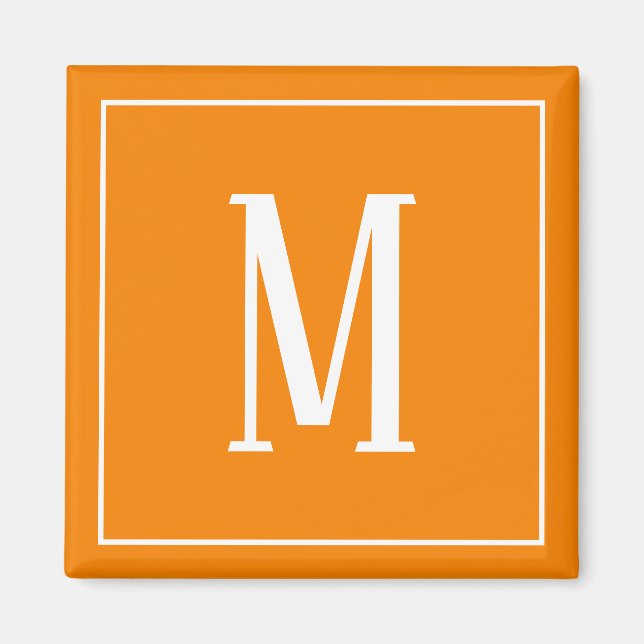 Imã Ímã Quadrado com Monograma Branco sobre Laranja (Frente)