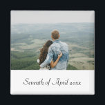 Imã Imagem de data de casamento de Casal foto<br><div class="desc">Imagem de Casal foto de casamento. Use esta modelo para criar ímãs personalizados, obrigado você, pessoal ou qualquer tipo que você queira. Projetado para casais e aniversário de casamento, mas pode ser usado para qualquer ocasião. Se você tiver alguma dúvida, sugestões, solicitações de produtos ou se precisar de ajuda ou...</div>