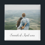 Imã Imagem de data de casamento de Casal foto<br><div class="desc">Imagem de Casal foto de casamento. Use esta modelo para criar ímãs personalizados, obrigado você, pessoal ou qualquer tipo que você queira. Projetado para casais e aniversário de casamento, mas pode ser usado para qualquer ocasião. Se você tiver alguma dúvida, sugestões, solicitações de produtos ou se precisar de ajuda ou...</div>