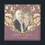 Imã Imagem de Favor de Casamento Fotográfico<br><div class="desc">Ícone,  moderno,  elegante,  favorito de casamento roxo,  com coração dourado-deco e foto personalizada do casal.</div>