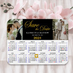 Ímã Imagem do Elegante Dourado Glitter Script 2 para S<br><div class="desc">Imagem Dourada elegante de Leitura com Imagem "Salvar a Data" com Calendário Anual de 2024 com 2 Fotos bonitas. Para mover o marcador Dourado em forma de coração > clique em azul ‘Personalizar’ > role para baixo > clique em azul ‘Editar Usando a Ferramenta Design’ abaixo, você encontrará o marcador...</div>