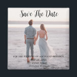 Imã Imagem Elegante Simples Casamento de Foto Moderno<br><div class="desc">Casamento fotográfico simples,  elegante,  preto e branco,  moderno,  Imã salve a data. Você pode personalizá-lo com seus detalhes.</div>