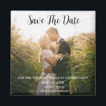 Imã Imagem Elegante Simples Casamento de Foto Moderno<br><div class="desc">Casamento de fotos simples,  elegante e moderno,  Imã salve a data. Você pode personalizá-lo com seus detalhes.</div>