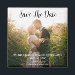 Imã Imagem Elegante Simples Casamento de Foto Moderno<br><div class="desc">Casamento de fotos simples,  elegante e moderno,  Imã salve a data. Você pode personalizá-lo com seus detalhes.</div>
