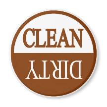 Imagem limpa da máquina de lavar louça marrom