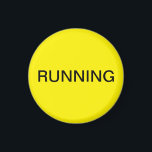 Imã Íman amarelo de máquina de lavar louça<br><div class="desc">Íman mínimo de cozinha de máquina de lavar louça "em execução" com um fundo amarelo que o ajuda com a organização da cozinha. Personalize com o seu texto.</div>