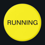 Imã Íman amarelo de máquina de lavar louça<br><div class="desc">Íman mínimo de cozinha de máquina de lavar louça "em execução" com um fundo amarelo que o ajuda com a organização da cozinha. Personalize com o seu texto.</div>