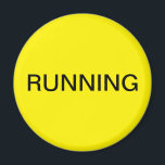 Imã Íman amarelo de máquina de lavar louça<br><div class="desc">Íman mínimo de cozinha de máquina de lavar louça "em execução" com um fundo amarelo que o ajuda com a organização da cozinha. Personalize com o seu texto.</div>