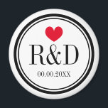 Imã Íman de festa de casamento cardíaca de monograma p<br><div class="desc">Monograma personalizado festa de casamento cardíaca favorece ímã. Forma redonda com coração vermelho e letras iniciais personalizadas do nome do monograma. Obrigado personalizado bonito que você tirou para os convidados. Inclui a data do casamento. Também excelente como salvar o lembrete de data.</div>