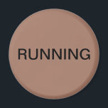 Imã Íman de máquina de lavar louça mocha correndo<br><div class="desc">Um imã mínimo da cozinha da máquina de lavar louça "correndo" com um fundo de mousse mocha que o ajuda com a organização da cozinha. Personalize com o seu texto.</div>