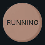 Imã Íman de máquina de lavar louça mocha correndo<br><div class="desc">Um imã mínimo da cozinha da máquina de lavar louça "correndo" com um fundo de mousse mocha que o ajuda com a organização da cozinha. Personalize com o seu texto.</div>