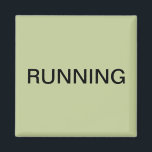 Imã Íman de máquina de lavar louça verde<br><div class="desc">Um imã mínimo de cozinha da máquina de lavar louça "correndo" com um fundo verde sábio que o ajuda com a organização da cozinha. Personalize com o seu texto.</div>