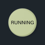 Imã Íman de máquina de lavar louça verde<br><div class="desc">Um imã mínimo de cozinha da máquina de lavar louça "correndo" com um fundo verde sábio que o ajuda com a organização da cozinha. Personalize com o seu texto.</div>