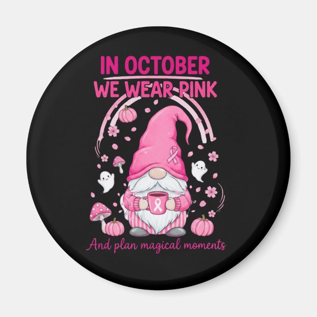 Imã In October We Wear Pink – Emotional Support Gnome  (Frente)