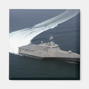Imã Independência do navio de combate no Golfo do