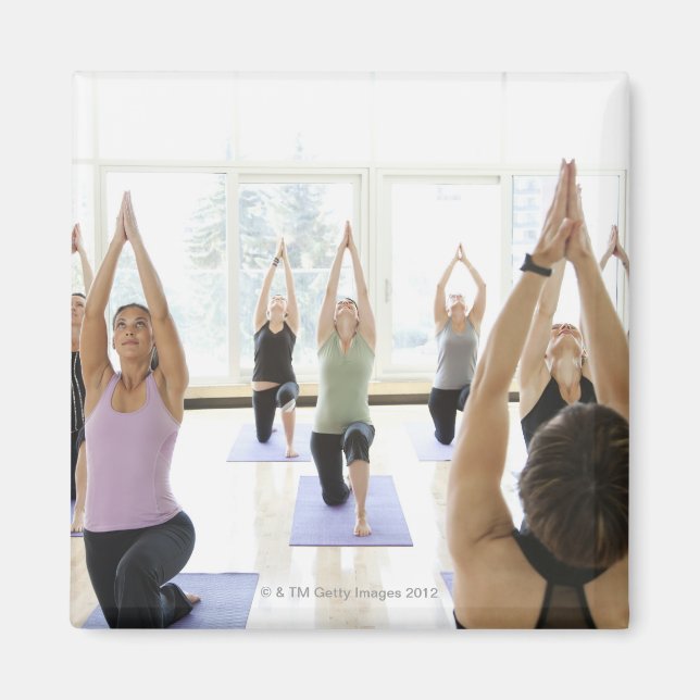 Imã Instrutor de Yoga, classe líder através do (Frente)