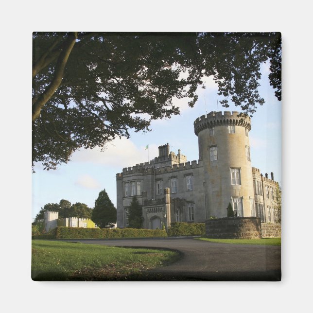Imã Irlanda, a entrada lateral do Castelo Dromoland. (Frente)
