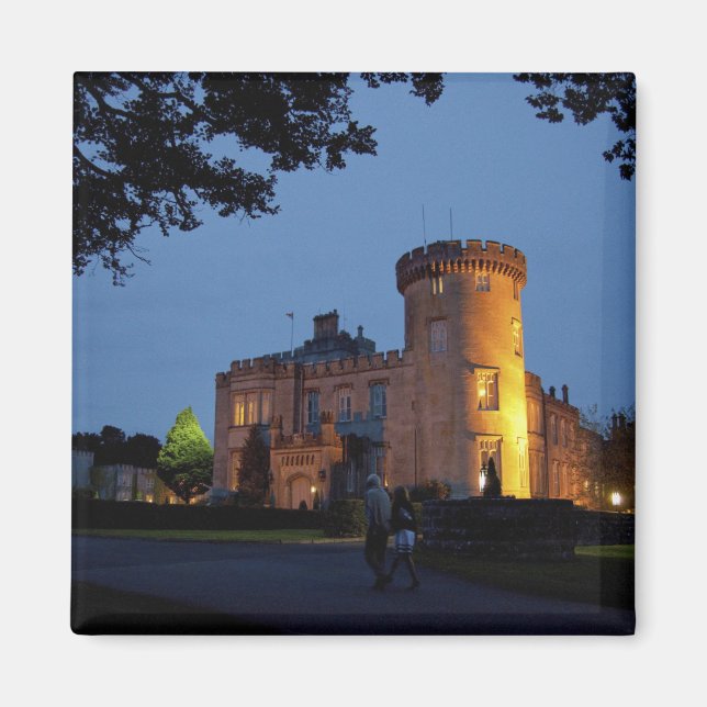 Imã Irlanda, o Castelo Dromoland iluminado ao crepúscu (Frente)