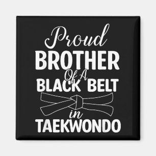 Imã Irmão Orgulhoso De Uma Faixa Preta Em Taekwondo