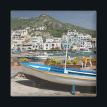 Imã ITÁLIA, Campânia, (Baía de Nápoles), ISCHIA,<br><div class="desc">DIREITOS AUTORAIS Walter Bibikow / SuperStock.com | EU16 WBI0595.jpg | ITÁLIA, Campânia, (Baía de Nápoles), ISCHIA, SANT'ANGELO: Vista da Cidade e do Porto / Diurno</div>