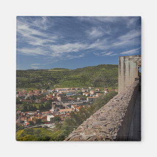 Imã Itália, Sardenha, Bosa. Vista da cidade a partir d