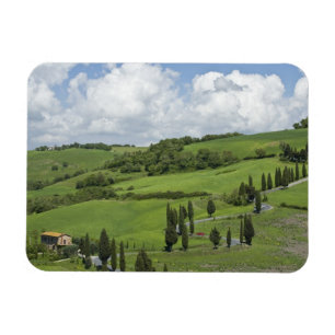 Ímã Itália, Toscana. La Foce. Uma estrada curva serpen