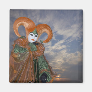 Imã Itália, Veneza. Mulher vestida com fantasia para