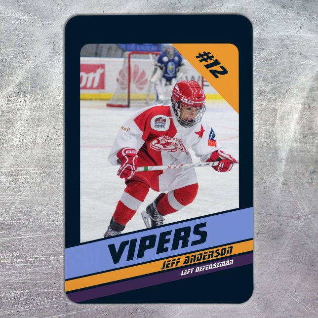 Ímã Jogador De Hóquei Mantém A Proteção Contra Violênc (Ice Hockey: Vibrant violet jersey magnet featuring customizable player image and number.)