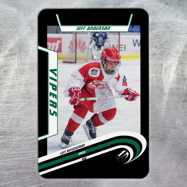 Ímã Jogador De Hóquei No Gelo Mantém-Se Em Preto Verde (Ice Hockey: Customize your magnet with a green jersey, player image, logo, and number.)