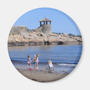 Imã Jogando na praia em Rockport, MÃES