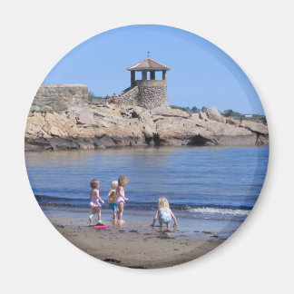 Imã Jogando na praia em Rockport, MÃES
