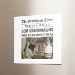 Imã Jornal Personalizado | Melhores avós presentes<br><div class="desc">Façam o café ficar especial com esta taça de café personalizada do "Avô Times"! Apresentando uma foto personalizada e uma manchete de jornal falsa, chamando-os de "Melhores Avós", esta charmosa caneca é cheio de coração. Perfeito para os avós que amam o expresso, isso faz um presente doce e pensativo para...</div>