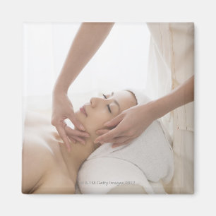 Imã Jovem massagem facial