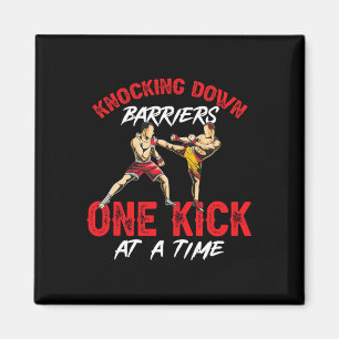 Imã Kickboxing Kickboxer Derrubando Barreiras Um Chute