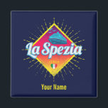 Imã La Spezia Liguria Itália Retro Cruise Ship Vintage<br><div class="desc">Cidade de La Spezia, na Itália, com navio de cruzeiro vintage souvenir para férias de Liguria. La Spezia com o pôr do sol retrô na Itália como lembrança de Cinque Terre e oceano. Estilo de vida La Spezia para mochilas e viagens de praia italianas. La Spezia, na Ligúria, e cidade...</div>