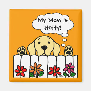 Imã Labrador amarelo está olhando-o