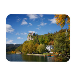 Ímã Lago Bled com árvores em cores do outono na Eslovê