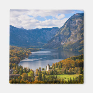 Imã Lago Bohinj em Slovenia no outono