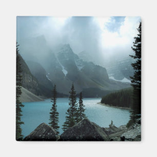 Imã Lago pitoresco moraine do parque nacional de Banff