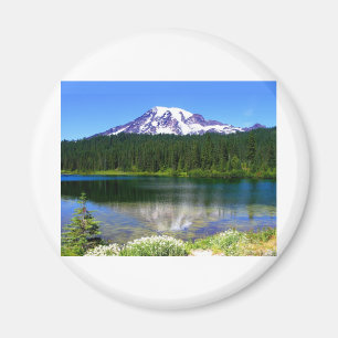 Imã Lago reflection, o Monte Rainier, WA, EUA