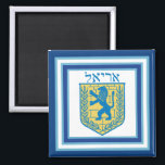 Imã Leão de Judah Emblem Ariel Hebrew<br><div class="desc">Íman quadrado com a imagem de um leão azul e amarelo de Judah emblem branco com bordas azuis claras e azuis escuras e "Ariel" em hebraico em letras azuis acima dele. Veja toda a coleção de anjos Hanukkah sob a categoria HOME na seção HOLIDAYS.</div>