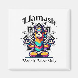 Imã Lhama Colorida Meditando Para Amantes de Yoga