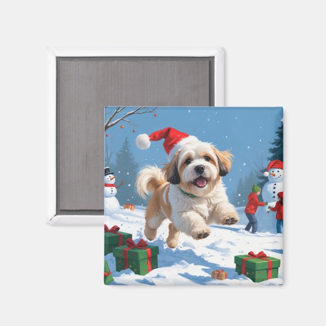 Imã Lhasa Apso Correndo na Neve com Chapéu de Natal (Front/Back)