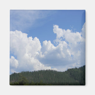 Imã Lindas nuvens nas montanhas...