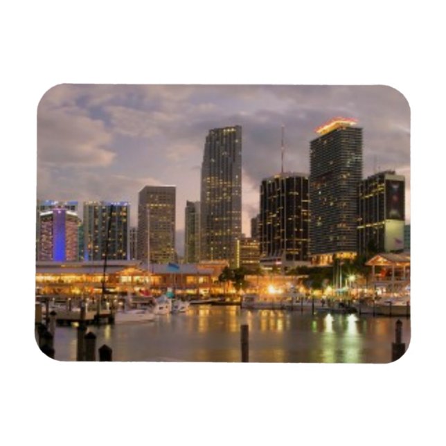 Ímã Linha do horizonte financeiro de Miami no anoitece (Horizontal)