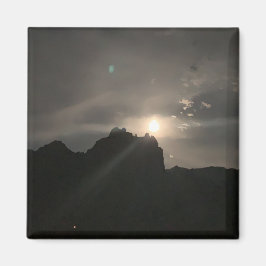 Imã Lua cheia sobre a rocha catedral com Orb Sedona