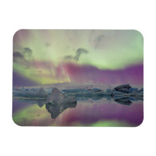 Ímã Luzes da Aurora Refletem a Lagoa Islândia
