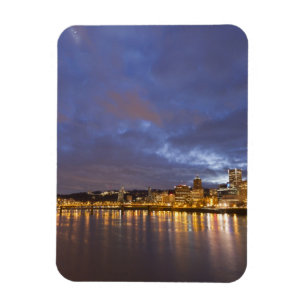 Ímã Luzes da cidade refletidas no rio Willamette